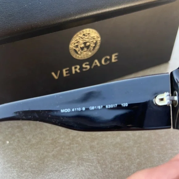 Versace black plastic sunglasses with stone details on temples - Picture 4 of 9